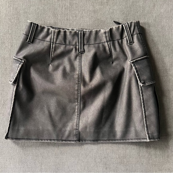 BLANK NYC Cargo Faux Leather Miniskirt 25 - Picture 9 of 11